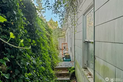 341 NE 51st Street, Seattle, WA 98105 - Photo 22