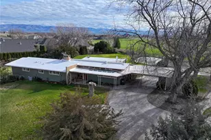 1877 SE Bliss Ln, College Place, WA 99324 - Photo 1