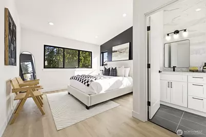 526 N 100th Street, Seattle, WA 98133 - Photo 12