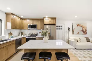 526 N 100th St, Seattle, WA 98133 - Photo 8