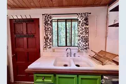 153 Chinook Way, Center Island, WA 98221 - Photo 6