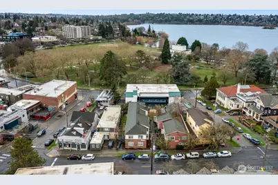 7311 Woodlawn Avenue NE, Seattle, WA 98115 - Photo 2