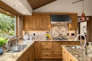 8440 W Mercer Way, Mercer Island, WA 98040 - Photo 12