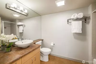 103 Bellevue Avenue E #302, Seattle, WA 98102 - Photo 24