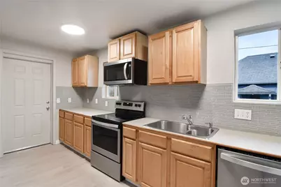 122 S Baker Street, Mount Vernon, WA 98273 - Photo 6