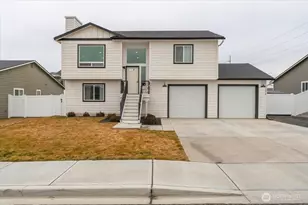 2479 3rd St SE, East Wenatchee, WA 98802 - Photo 2