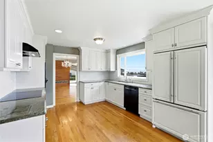 2602 Hillside Ln, Everett, WA 98203 - Photo 12
