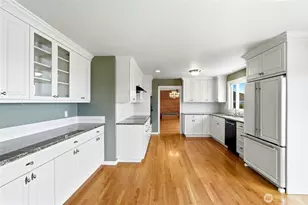 2602 Hillside Ln, Everett, WA 98203 - Photo 10