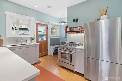 7027 Alonzo Avenue NW, Seattle, WA 98117 - Photo 10