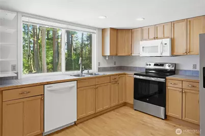 14014 NE 69th Place, Redmond, WA 98052 - Photo 10