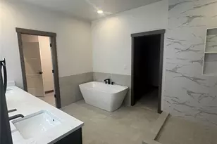 9207 NE 175th St, Bothell, WA 98011 - Photo 18