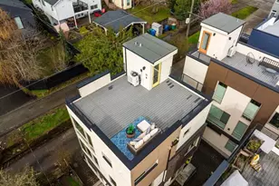 5017 Fauntleroy Wy SW, Seattle, WA 98136 - Photo 2