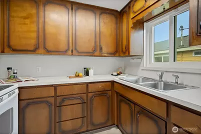 10628 20th Avenue S, Tacoma, WA 98444 - Photo 12