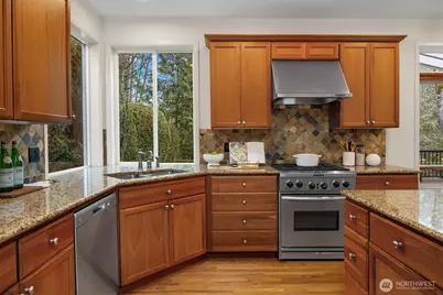 1306 275th Place SE, Sammamish, WA 98075 - Photo 8