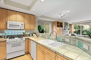 3900 2nd Ave NE, Seattle, WA 98105 - Photo 14