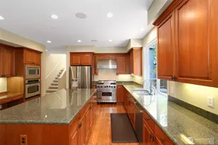 25846 NE 4th Pl, Sammamish, WA 98074 - Photo 4