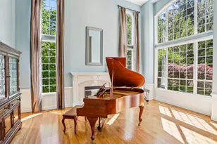 25846 NE 4th Pl, Sammamish, WA 98074 - Photo 2