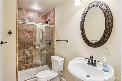 25846 NE 4th Place, Sammamish, WA 98074 - Photo 32