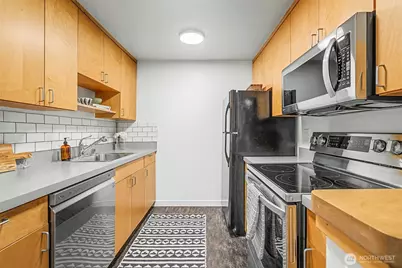 4111 Whitman Avenue N #402, Seattle, WA 98103 - Photo 4