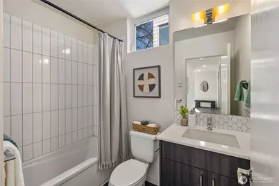 926 N 35th Street, Seattle, WA 98103 - Photo 22