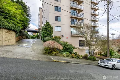 100 Ward Street #606, Seattle, WA 98109 - Photo 2