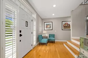 10207 NE 60th St, Kirkland, WA 98033 - Photo 2