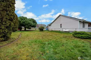 1226 113th St S, Tacoma, WA 98444 - Photo 2