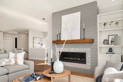 8004 Burke Avenue N, Seattle, WA 98103 - Photo 6