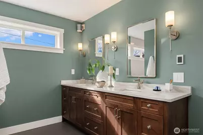 8004 Burke Avenue N, Seattle, WA 98103 - Photo 18