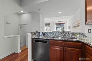 1621 Huckleberry Cir, Issaquah, WA 98029 - Photo 10