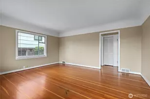 8211 20th Ave NE, Seattle, WA 98115 - Photo 6