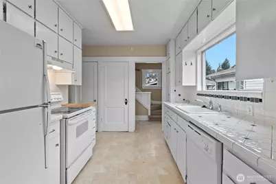 8211 20th Avenue NE, Seattle, WA 98115 - Photo 12