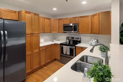 3520 Lake Washington Boulevard SE #105, Bellevue, WA 98006 - Photo 12