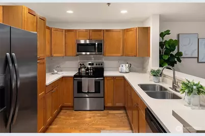 3520 Lake Washington Boulevard SE #105, Bellevue, WA 98006 - Photo 10