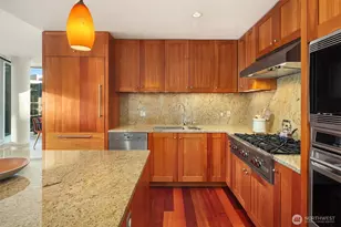 10700 NE 4th St, Bellevue, WA 98004 - Photo 16