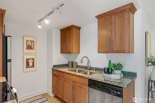 231 Belmont Ave E, Seattle, WA 98102 - Photo 10