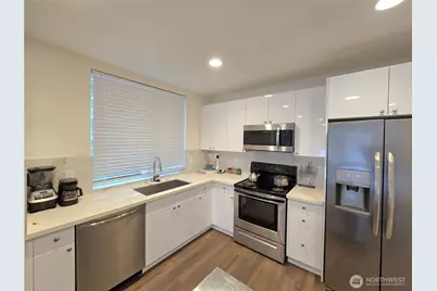 1015 NE 55th Street, Seattle, WA 98105 - Photo 4