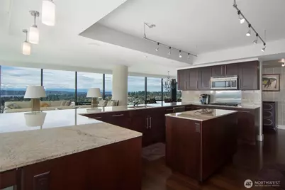 650 Bellevue Way NE #2404, Bellevue, WA 98004 - Photo 18