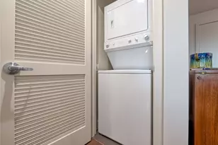 910 Lenora St, Seattle, WA 98121 - Photo 10