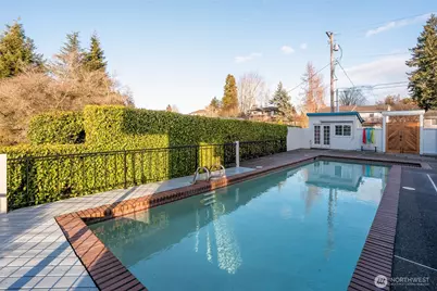 4042 Soundview Drive W, University Place, WA 98466 - Photo 4