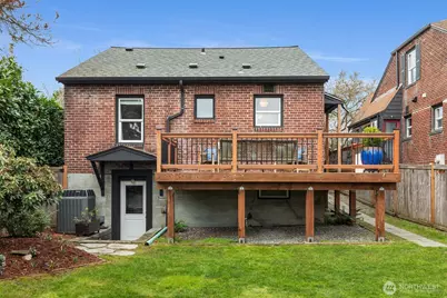 8254 Interlake Avenue N, Seattle, WA 98103 - Photo 32