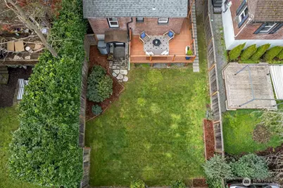 8254 Interlake Avenue N, Seattle, WA 98103 - Photo 16