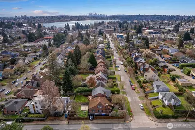 8254 Interlake Avenue N, Seattle, WA 98103 - Photo 34