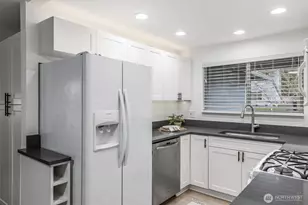 10009 161st Avenue Northeast, Redmond, WA 98052 - Photo 8