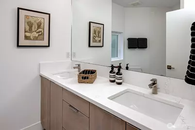 417 102nd Avenue SE, Bellevue, WA 98004 - Photo 8