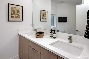 417 102nd Ave SE, Bellevue, WA 98004 - Photo 8