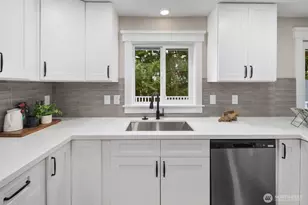 2734 Sunset Dr W, University Place, WA 98466 - Photo 14