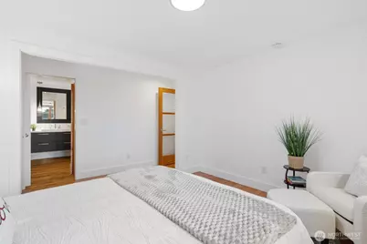 9615 NE 26th Street, Clyde Hill, WA 98004 - Photo 16