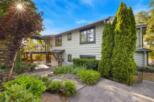 9615 NE 26th St, Clyde Hill, WA 98004 - Photo 4