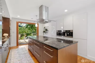 9615 NE 26th Street, Clyde Hill, WA 98004 - Photo 12